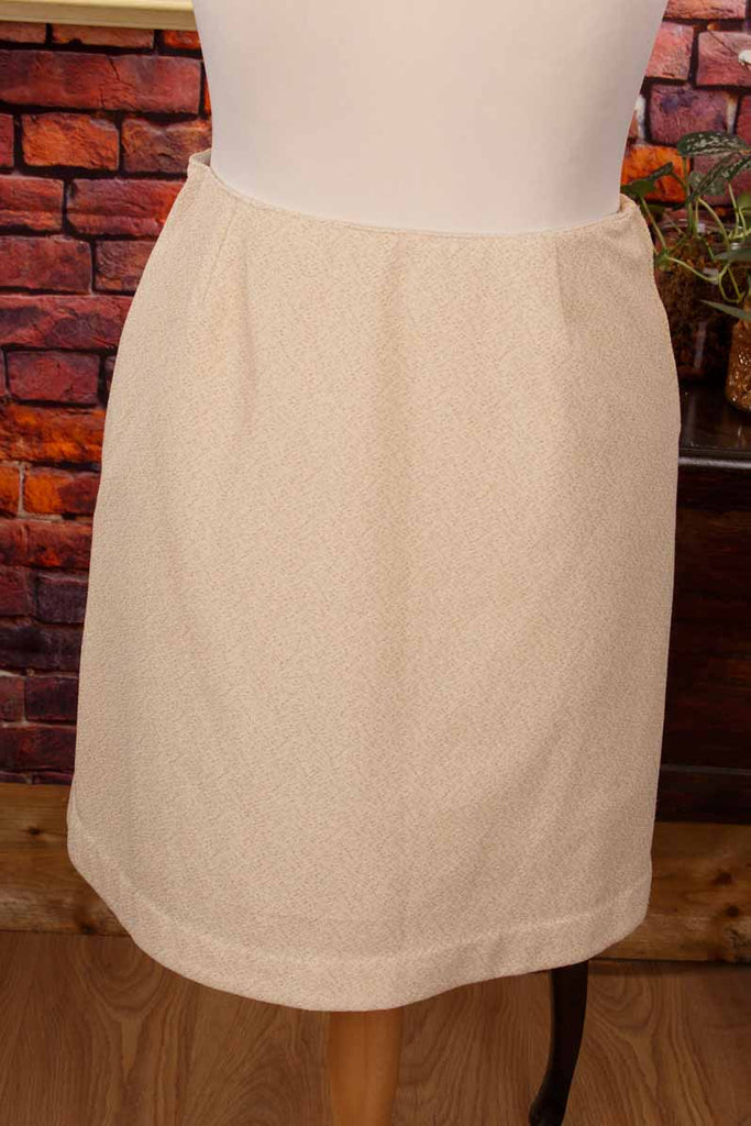 kurzer goldfarbener Glitzerrock