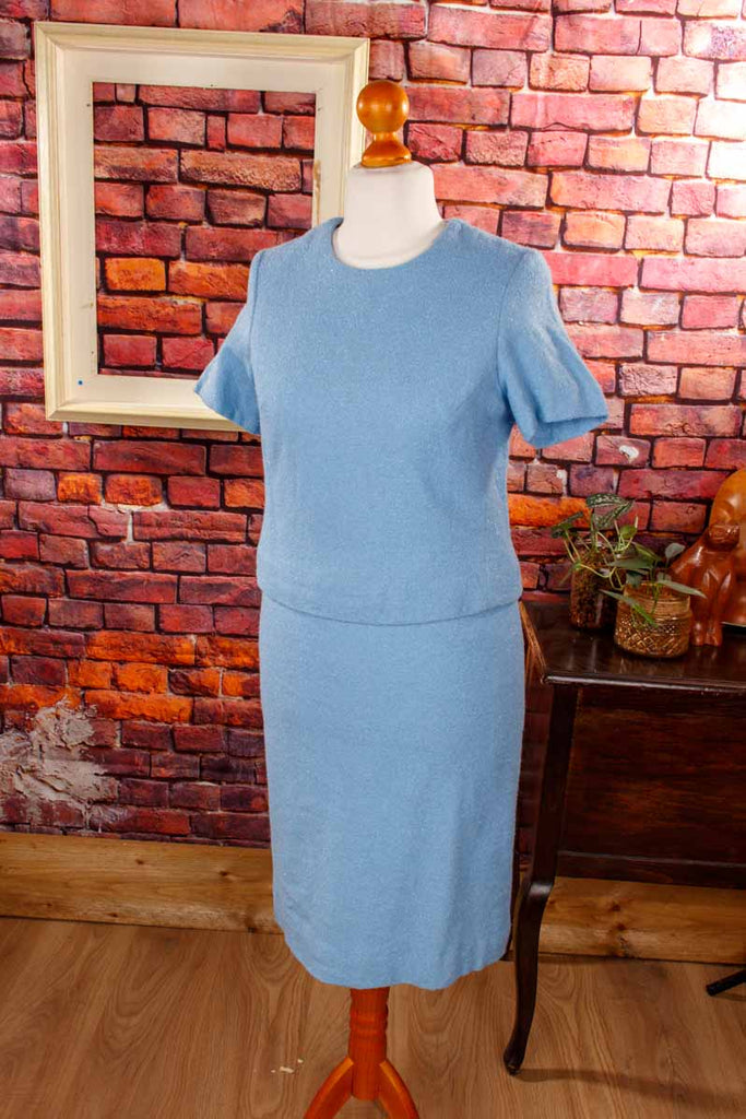 Hellblaues Wollkostüm Glitzer