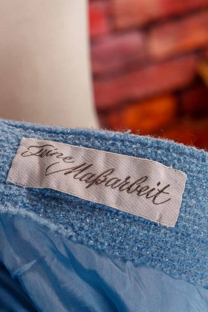 Hellblaues Wollkostüm Glitzer