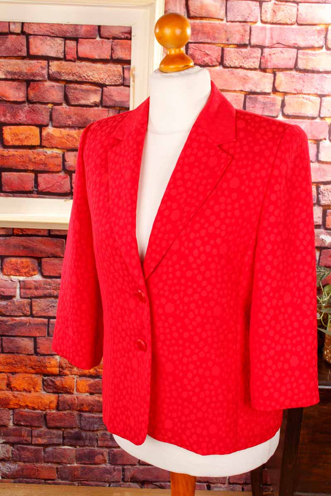 leuchtend roter Blazer Tupfen