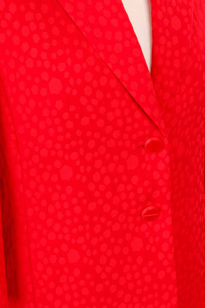 leuchtend roter Blazer Tupfen