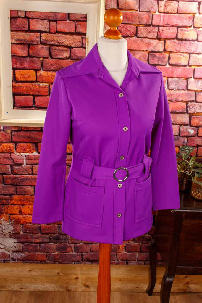 lila Blusenjacke Megakragen