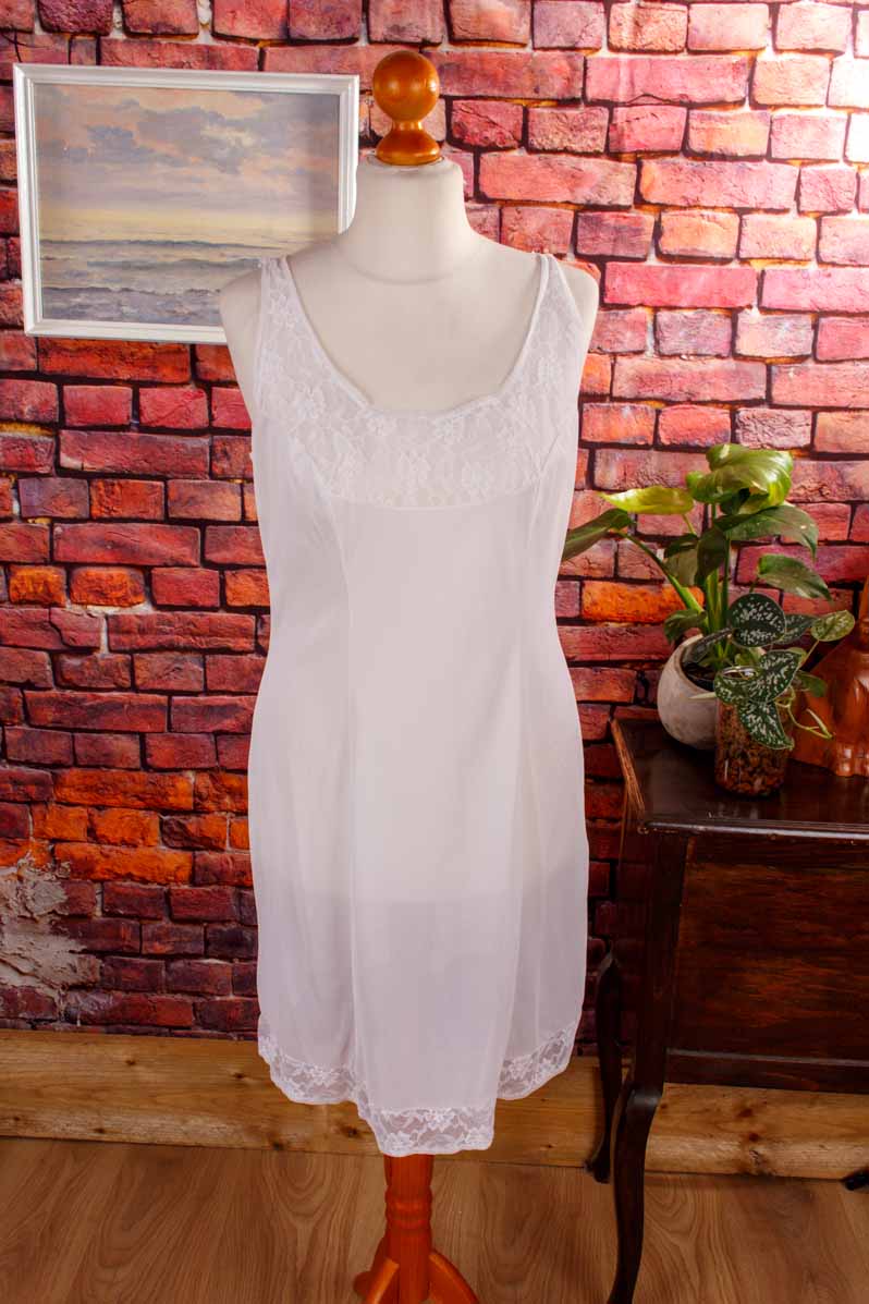 Nylon Unterkleid weiß Spitze