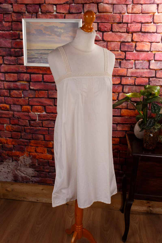antikes Nachthemd weiß Borte