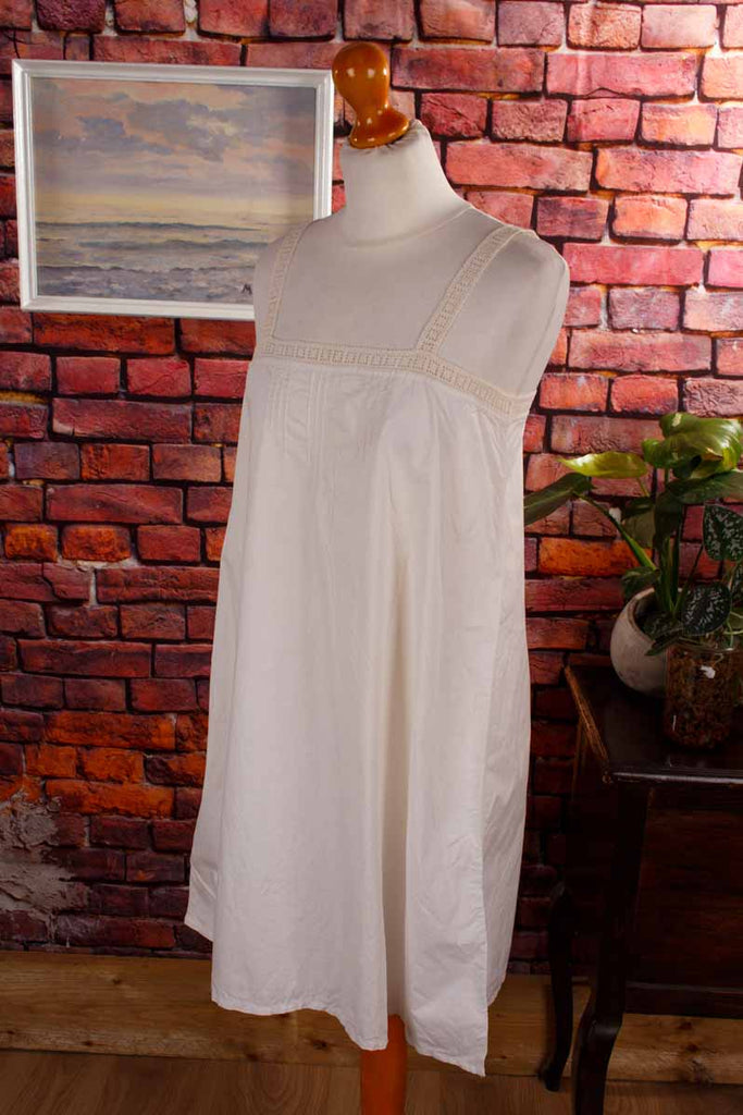 antikes Nachthemd weiß Borte
