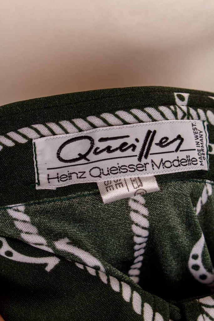 Megakragen Bluse grün Hufeisenmuster