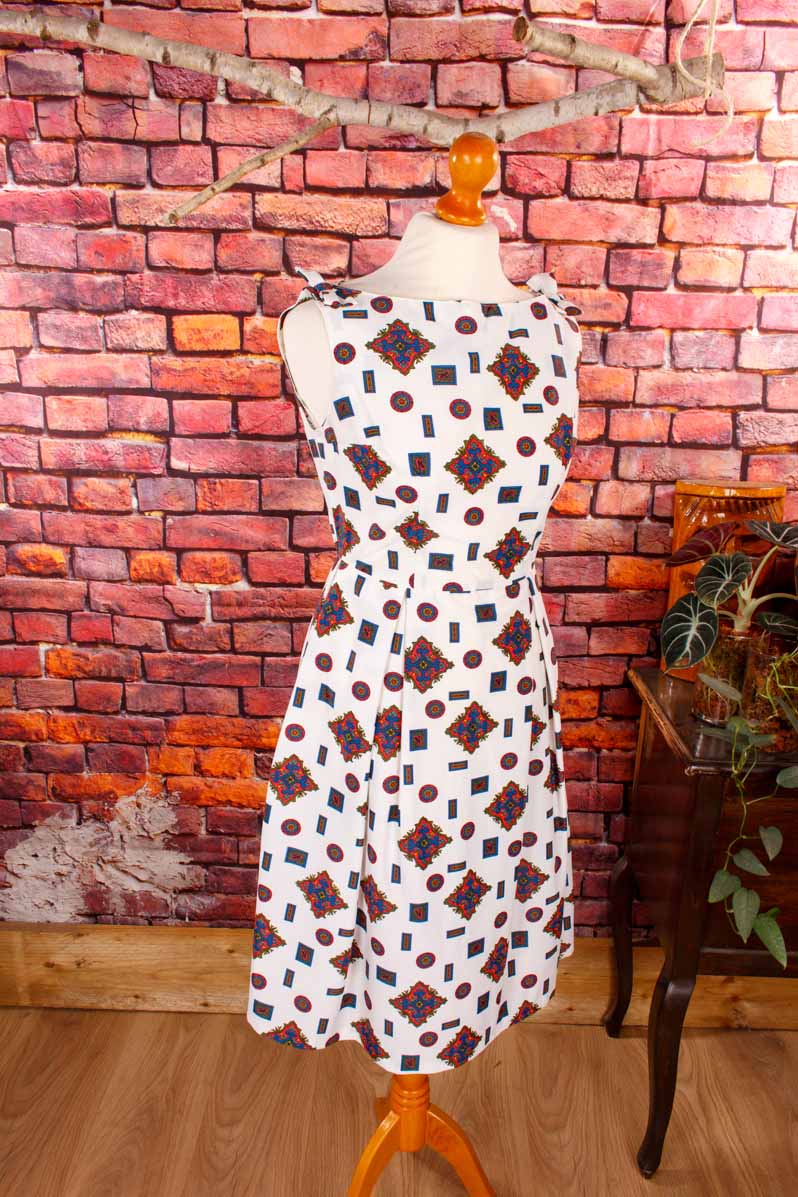 Rockabella Nylonkleid weiß bunt