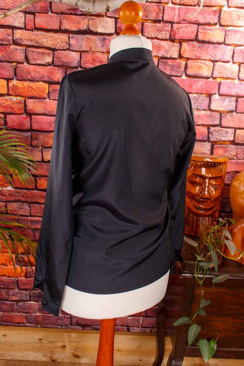 schwarze Bluse mit Stehkragen
