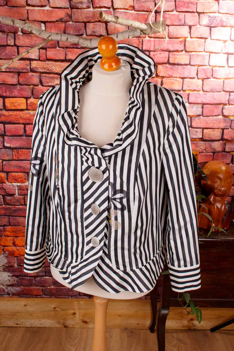 extravaganter Blazer schwarz-weiß