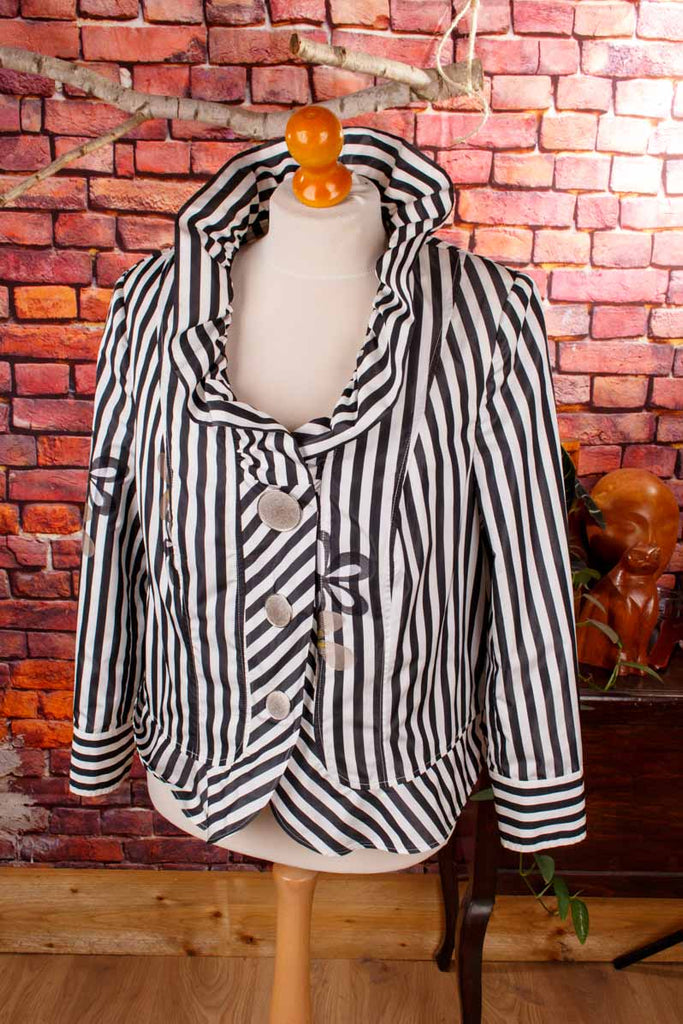 extravaganter Blazer schwarz-weiß