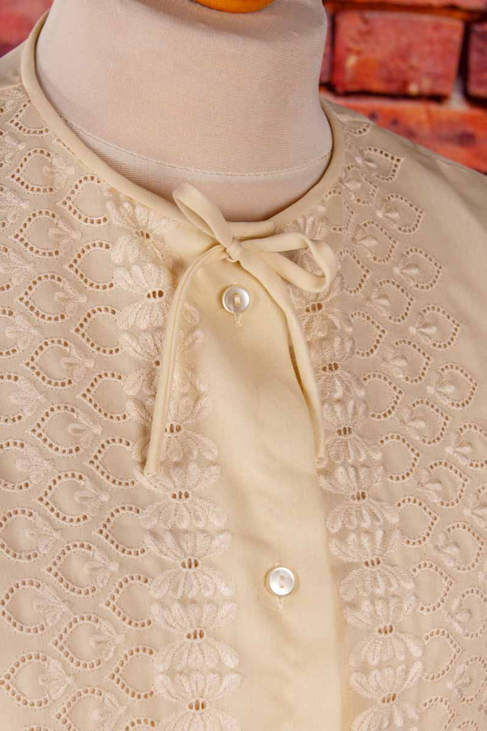 60er Jahre Bluse creme bestickt