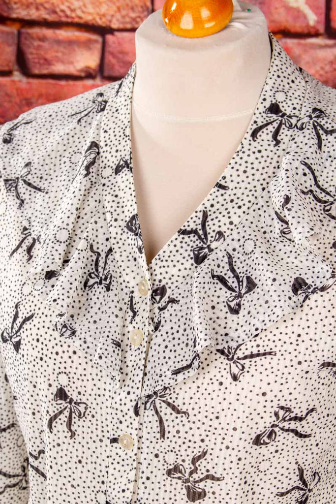 süße Rüschenbluse mit Schleifenmuster