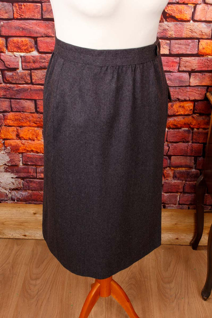 Wollrock grau Kettendetail