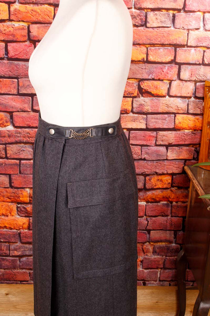 Wollrock grau Kettendetail