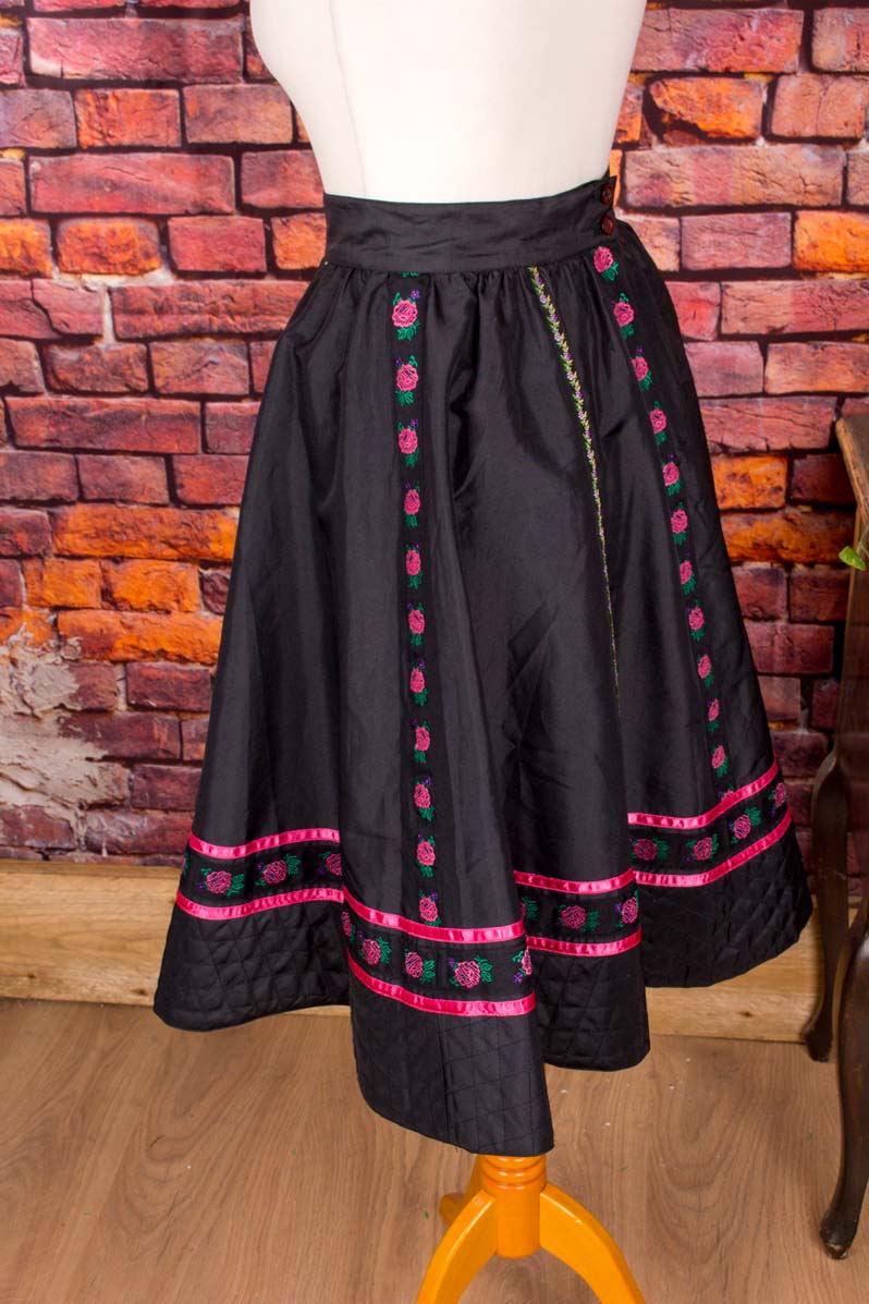 Petticoat Rock schwarzer Taft mit Rosen