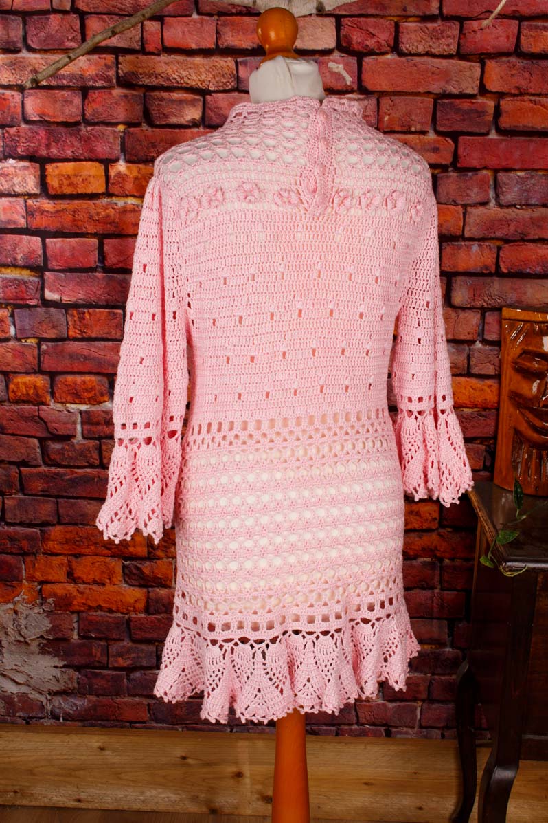 70s Minikleid aus rosa Häkel