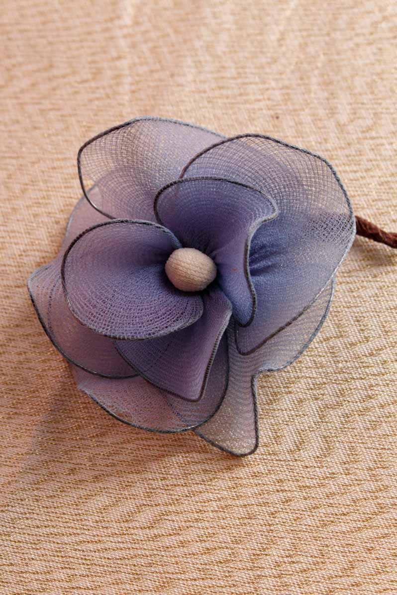 Vintage Anstecker taubenblau Blume
