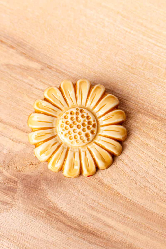 70s Hippie Anstecker Blume beige