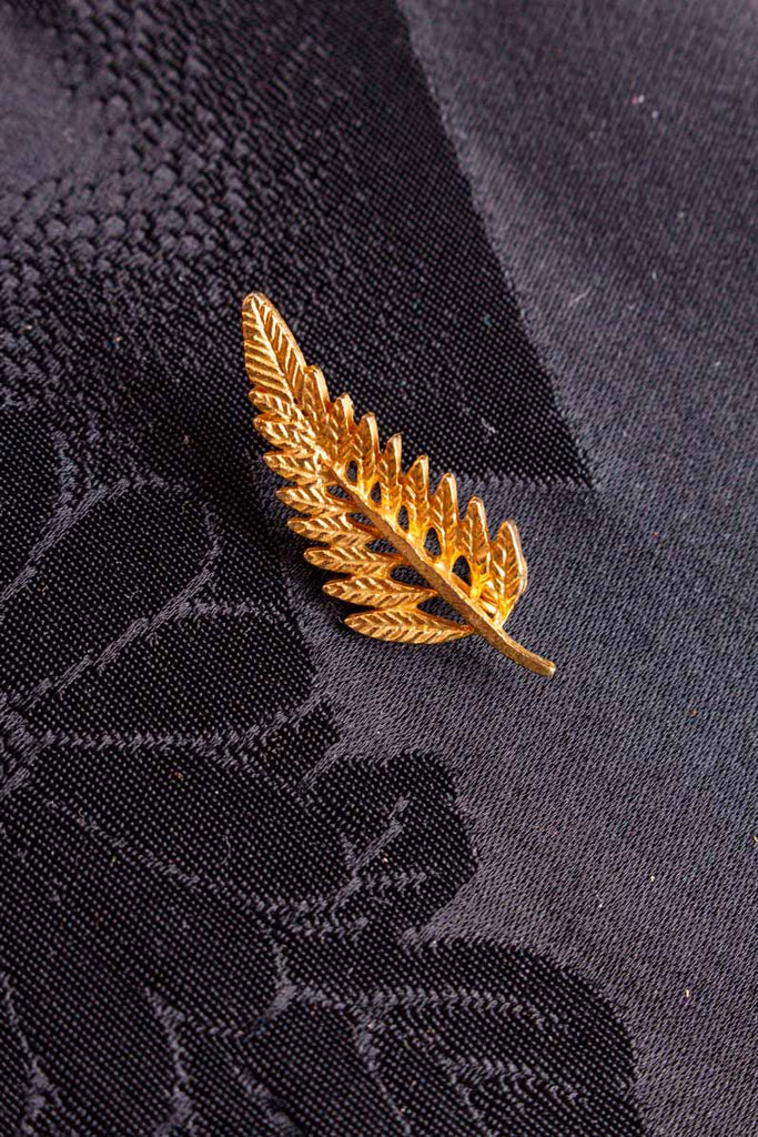 kleiner Anstecker goldenes Blatt