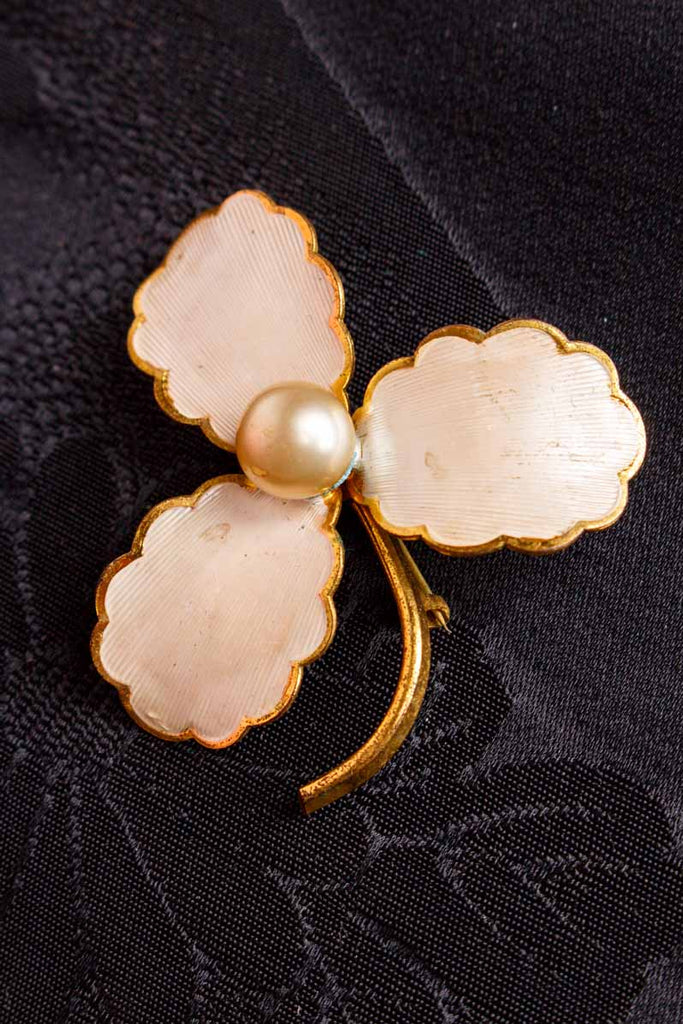 goldene Brosche Blatt Perlmutt