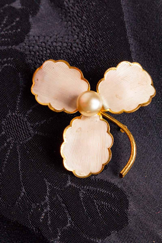 goldene Brosche Blatt Perlmutt