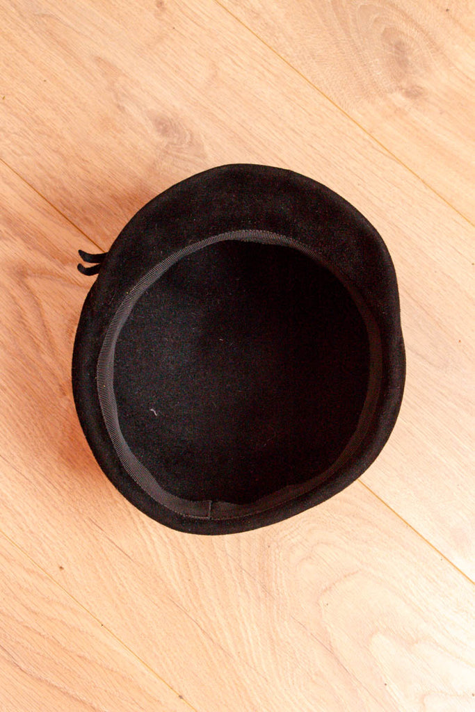 70s Schirmmütze schwarz Samt 60er 70er Accessoires Boho Disco Frau Hut Mod real-disco real-rockabilly Rockabilly Schlager schwarz Sekretärin Special vintageberlin.de