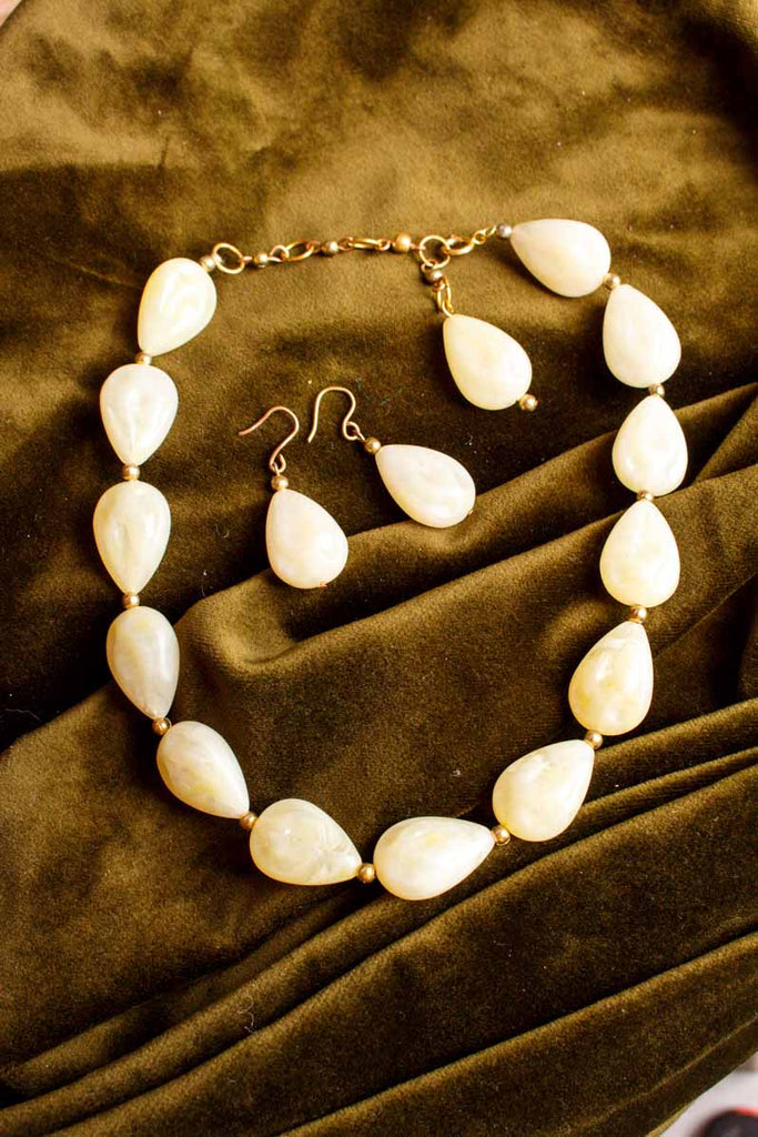 60s Perlenkette jadegrün + Ohrhänger