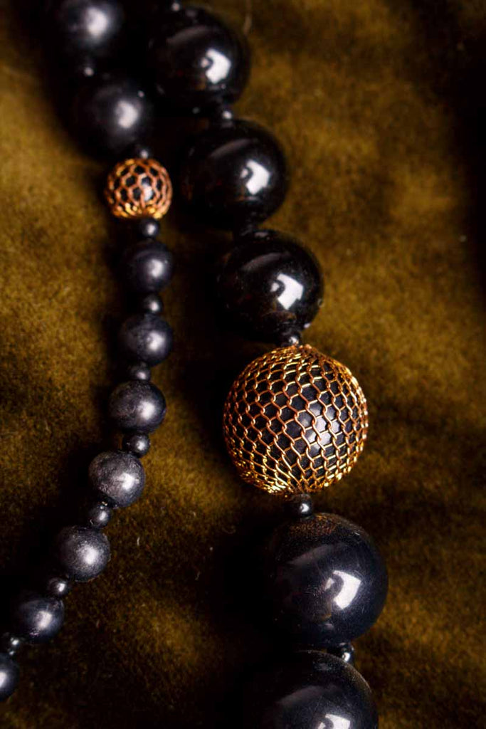 Kette schwarze Perlen +Goldmesh