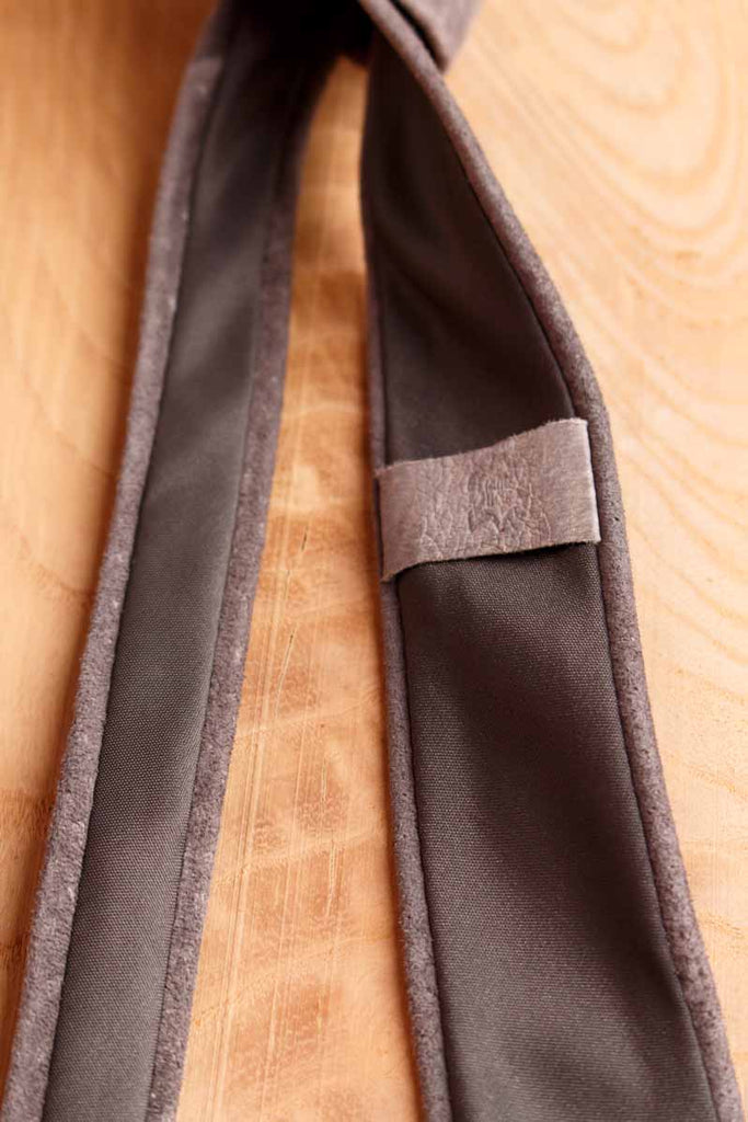 Krawatte grau Wildleder