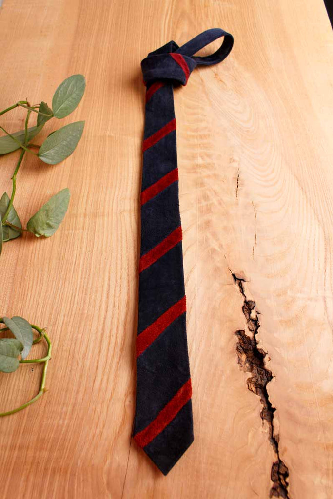 Krawatte blau rot Velours Leder
