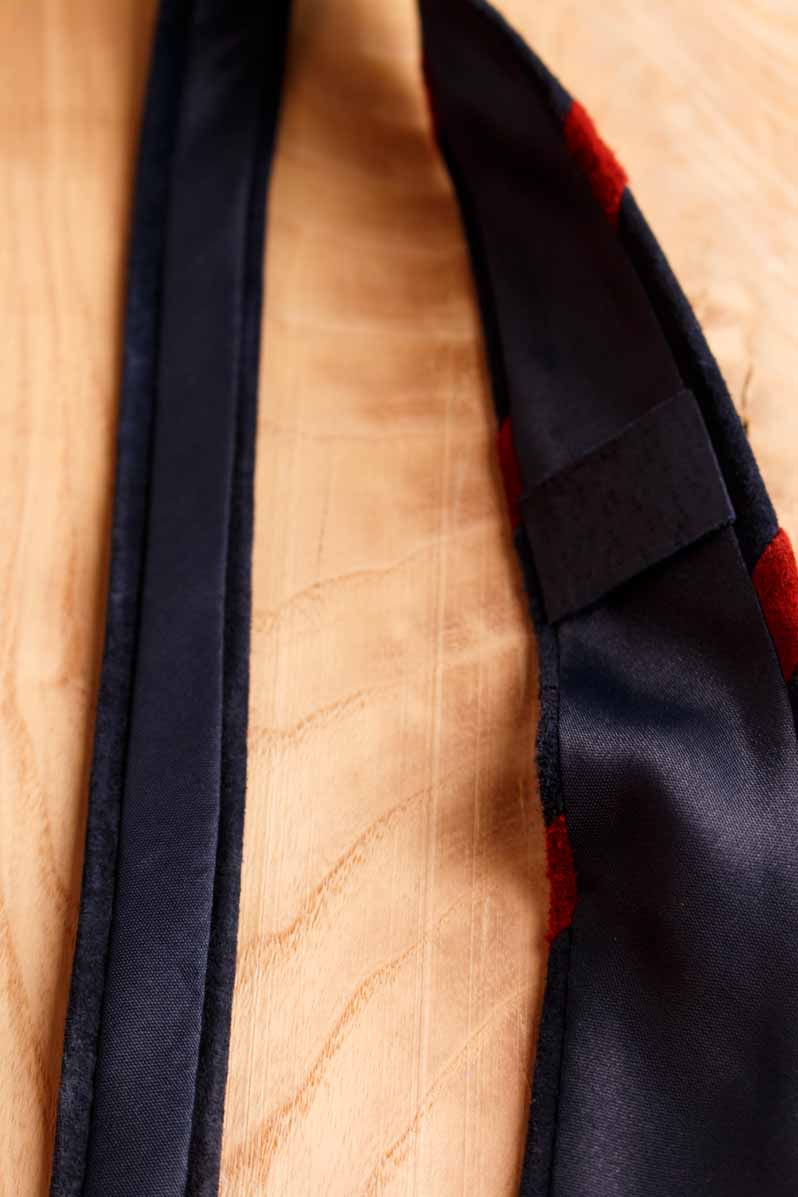 Krawatte blau rot Velours Leder