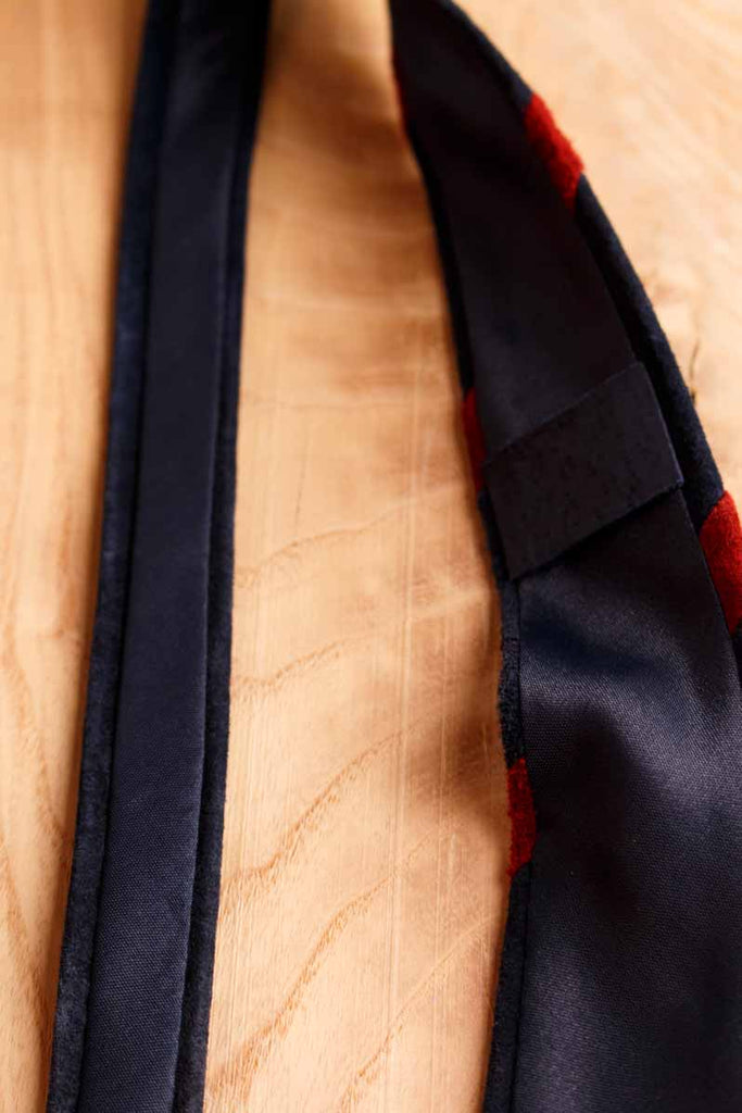 Krawatte blau rot Velours Leder