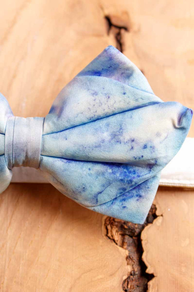 Seiden Fliege weiß blau Batik