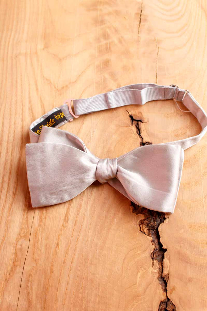 Seiden Fliege silbergrau