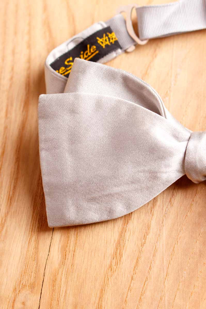 Seiden Fliege silbergrau