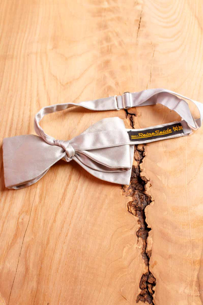 Seiden Fliege silbergrau