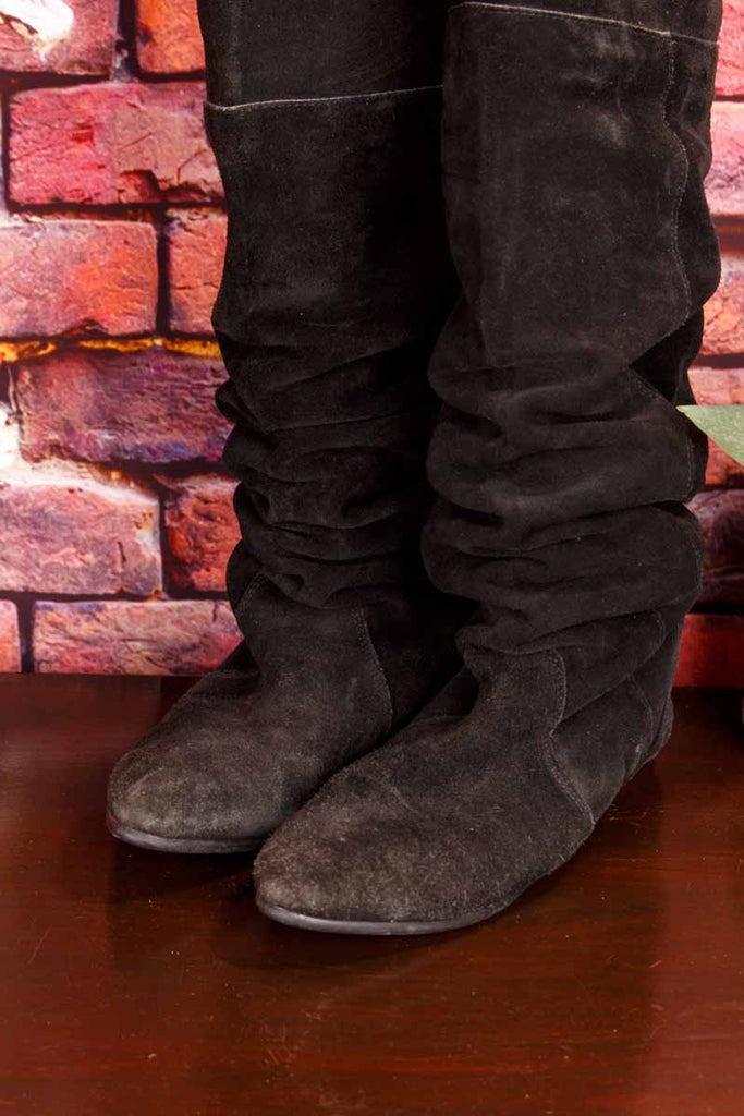 schwarze Wildleder Slouch Stiefel