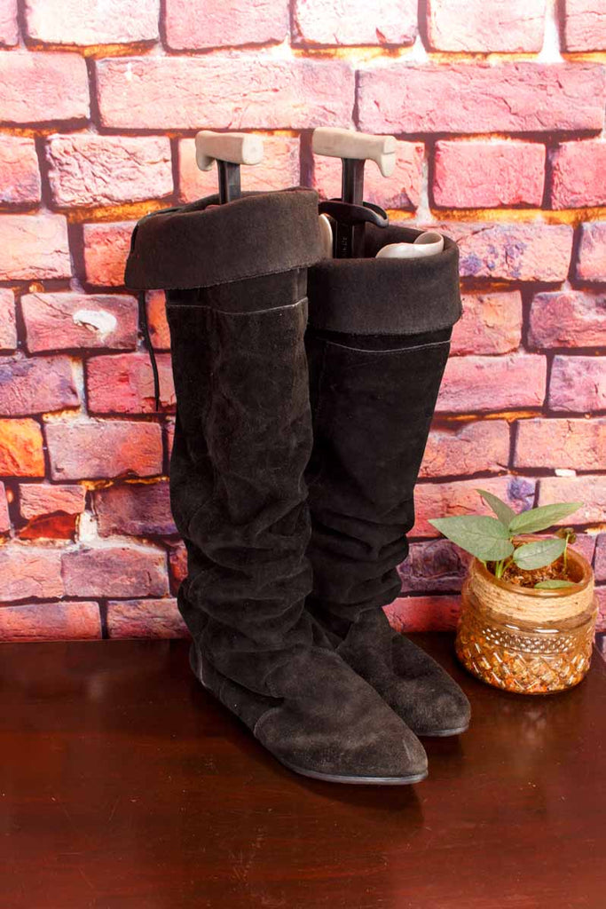 schwarze Wildleder Slouch Stiefel