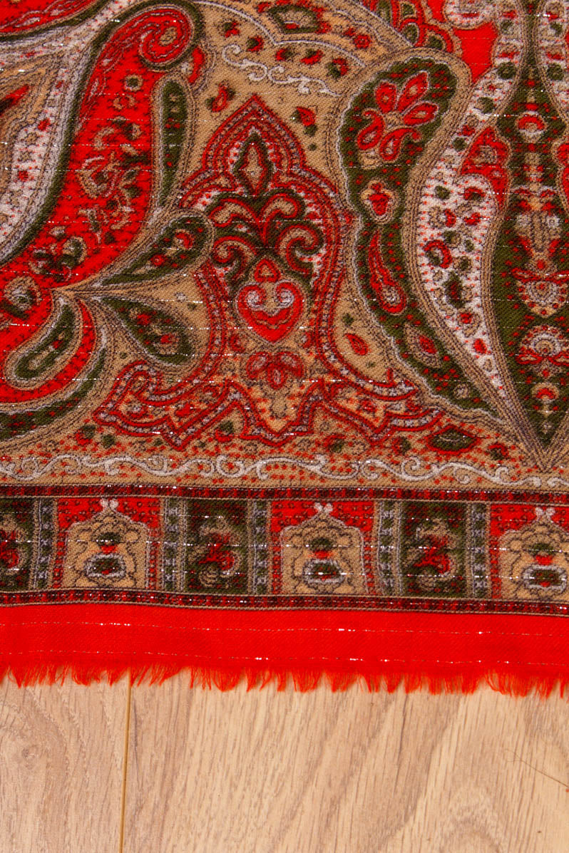 Glitzertuch rot Blumen Wolle