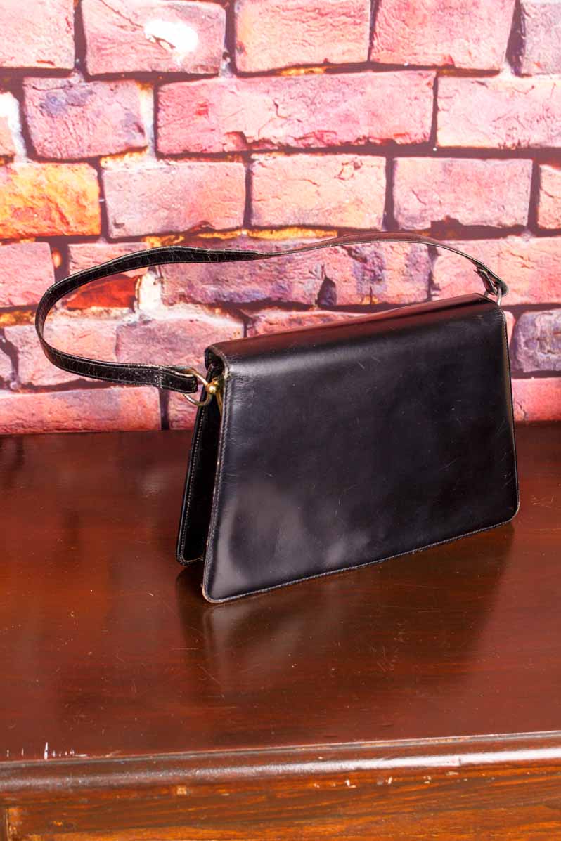 70s Ledertasche schwarz schlicht