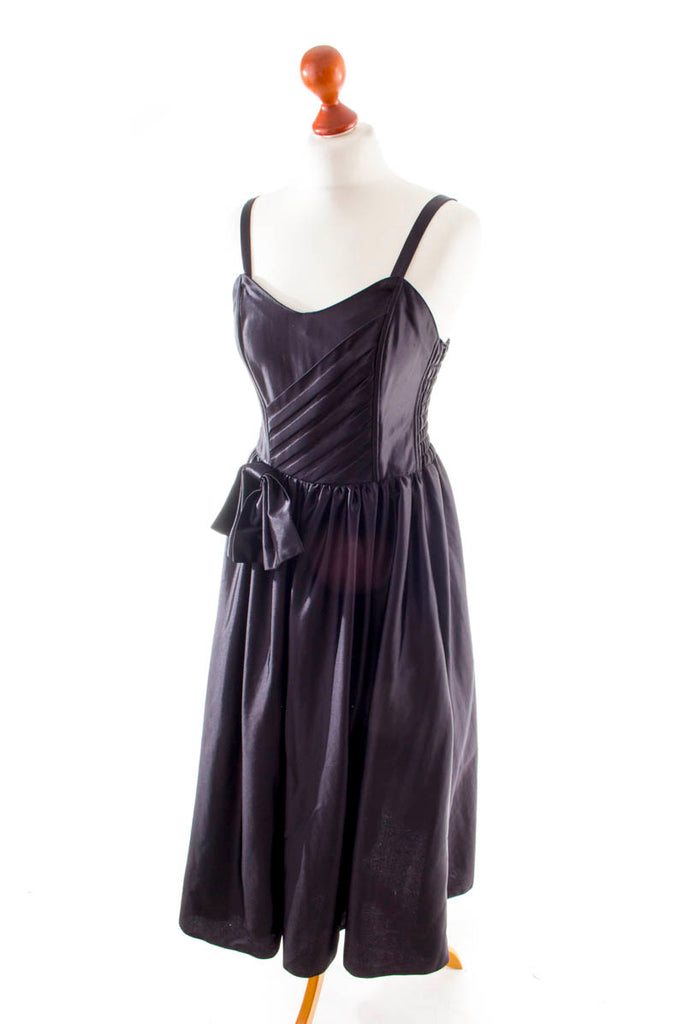 Abendkleid schwarz Satin Default Title 80er 90er Abendmode Frau Rockabilly S 36-38 schwarz vintageberlin.de