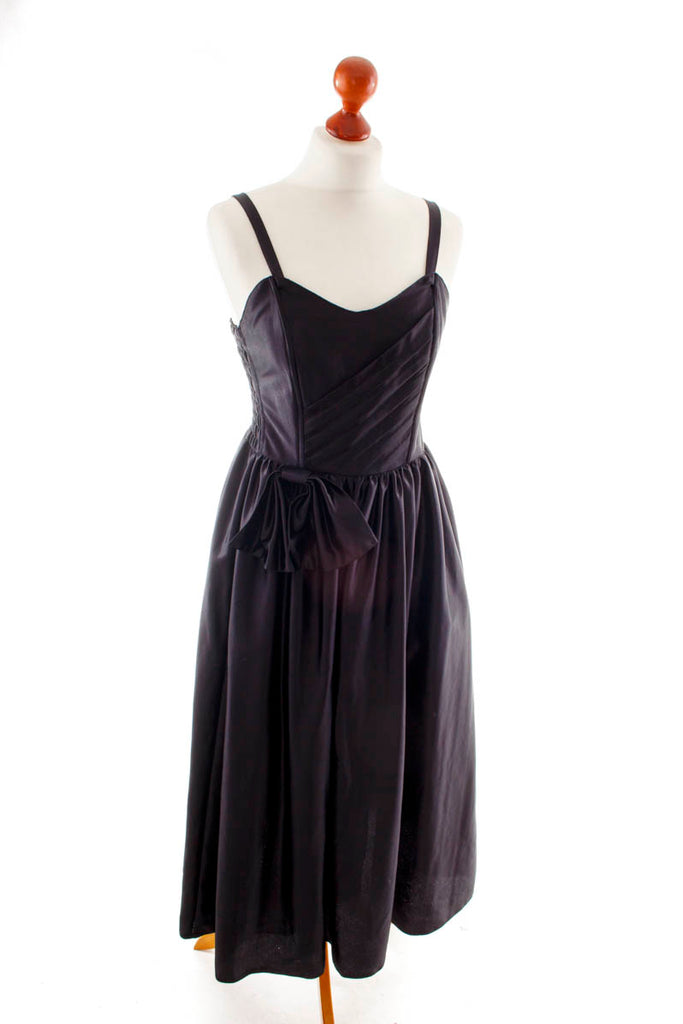 Abendkleid schwarz Satin 80er 90er Abendmode Frau Rockabilly S 36-38 schwarz vintageberlin.de