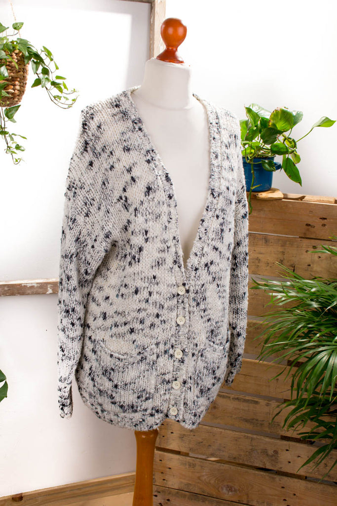 Strickjacke weiß meliert 80er 90er Boho Frau grau L 44-46 M 40-42 S 36-38 Unisize vintageberlin.de