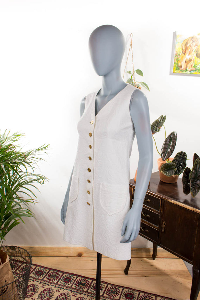 kurzes Kleid oder lange Weste aus weißem, festem Stoff mit