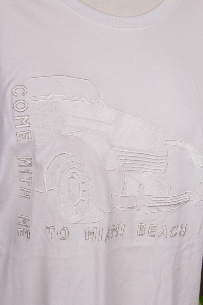 90er T-Shirt weiß bestickt Auto 80er 90er Disco Frau M 40-42 S 36-38 weiß vintageberlin.de