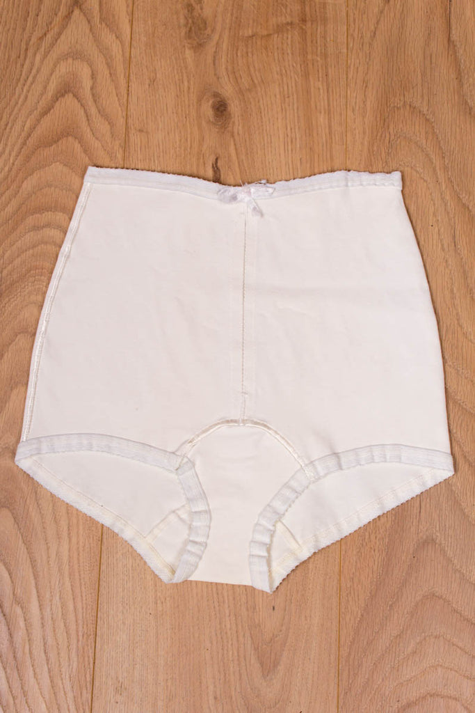 Sexy Vintage Miederhose Default Title 60er 70er Frau Rockabilly S 36-38 Sekretärin weiß vintageberlin.de