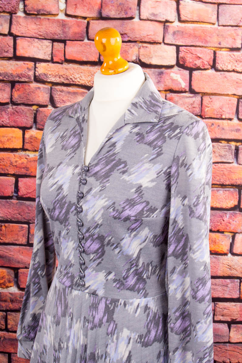 70er Winterkleid grau lila Plissee