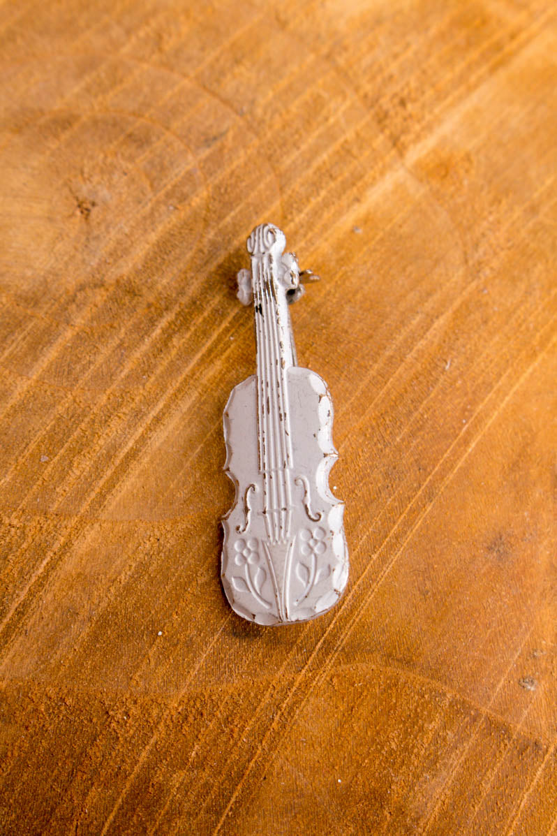 Brosche weiß Violine