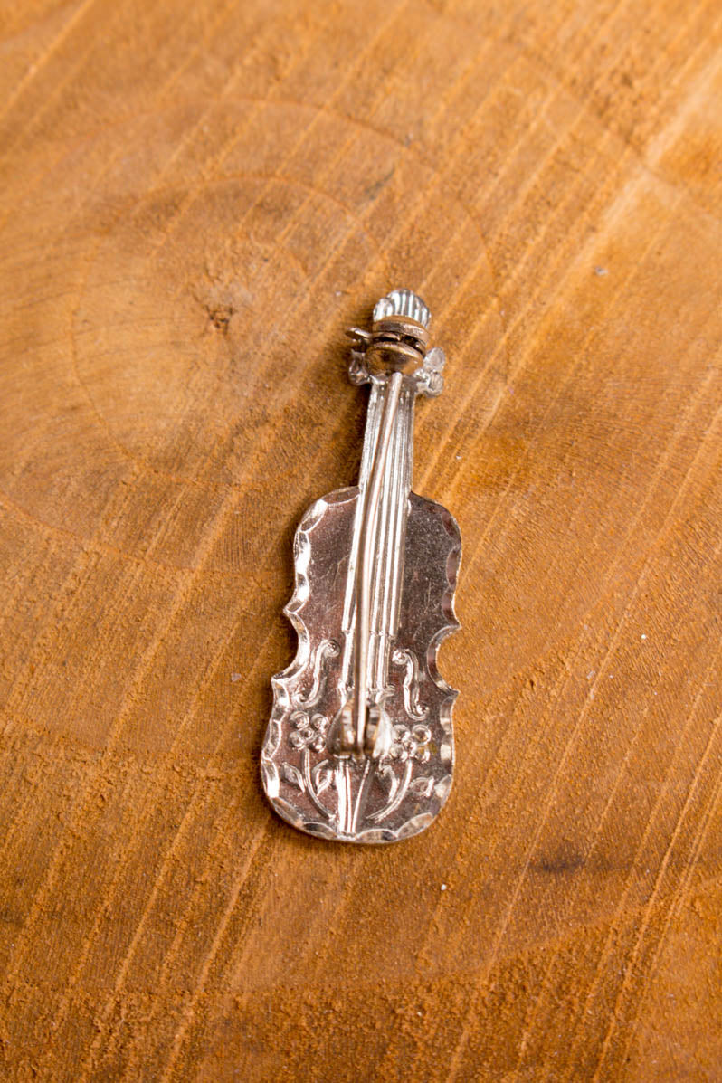 Brosche weiß Violine