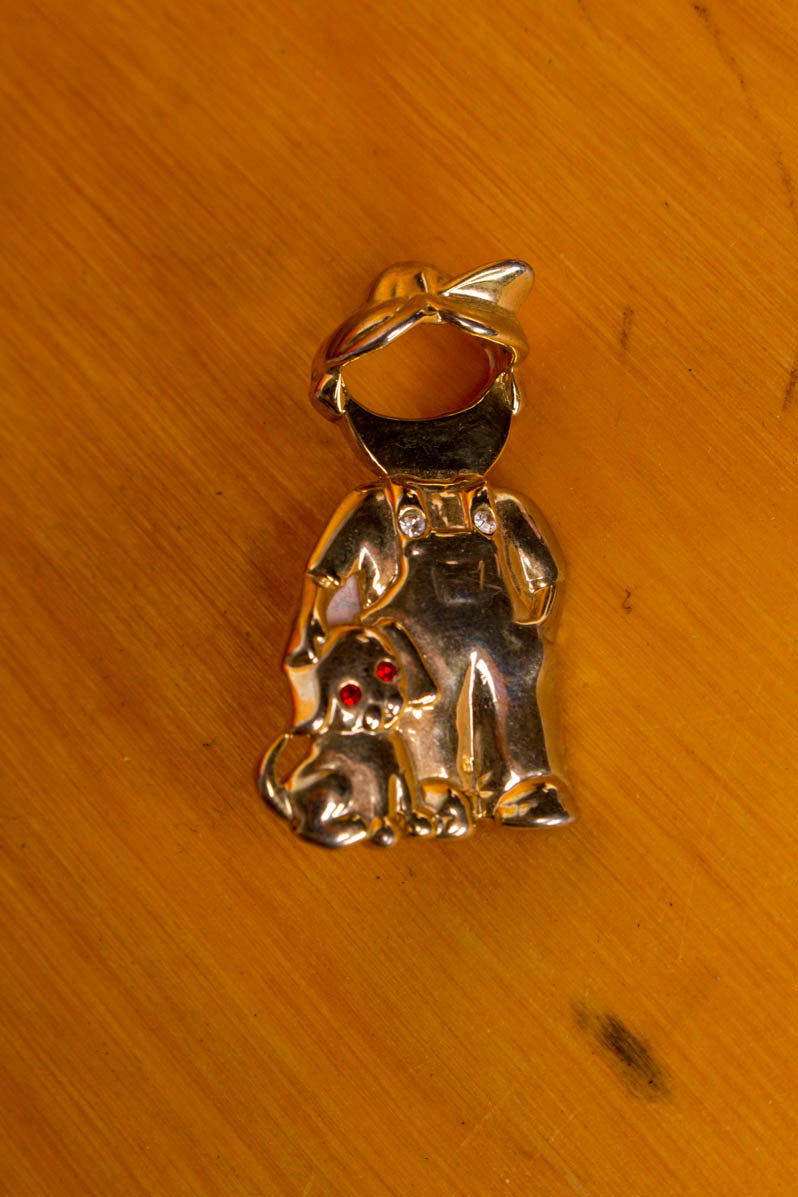 creepy Vintage Brosche Bauer mit Hund